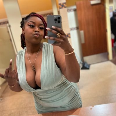 Just wait for my podcast! Y’all gon wanna ring my neck and hang on my every word at the same time 😌❤️ follow my insta: @sugabeeaarr