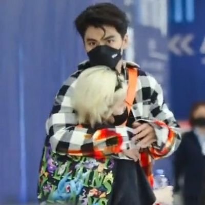 galaxminttea's profile picture. fangirl. ohmpawat. markpakin 🇲🇨🇺🇲🇰🇷