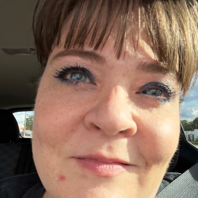 deevotedtoyou's profile picture. 