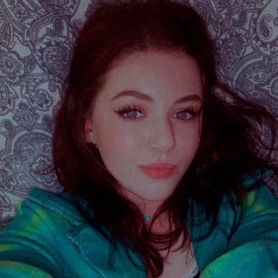 25, veggie, gemini, climate doomer & halloumi enthusiast ♊️♑️♎️ 🏳️🌈🇮🇪