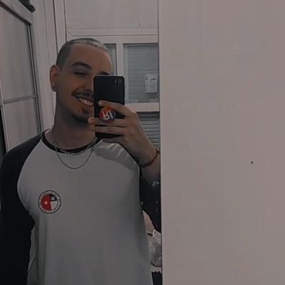 Lgoiano1's profile picture. Uma máquina de falar merda, mas consciente