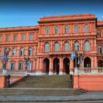 CasaRuborizada's profile picture. No cabe duda. Ésta es mi casa
aquí sucedo, aquí
me engaño inmensamente.
Ésta es mi casa detenida en el tiempo.
-Mario Benedetti-