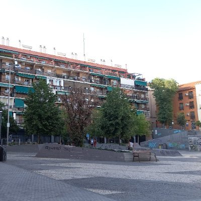 Vecinos de la Calle Sombrerete 24/26. Plaza Arturo Barea, Agustín Lara. Somos un vecindario que estamos hartos de soportar una situación insostenible.