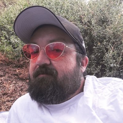 I do the UX - currently Product Designer @edrolohq, working on unceded Wurundjeri country, Go Pies 🤍🖤🤍🏳️🌈