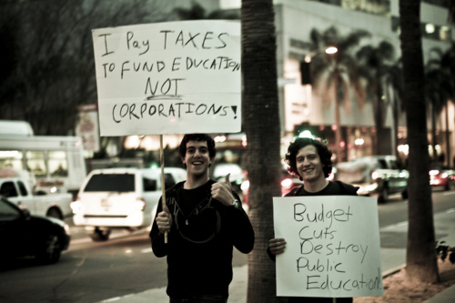 TheYouthRevolut's profile picture. 