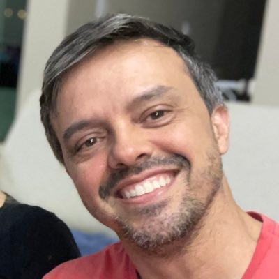 Diretor Clínico da Facial Odontologia, Doutor em Implantodontia, Especialista em Periodontia, Odontólogo IFMG - campus Congonhas