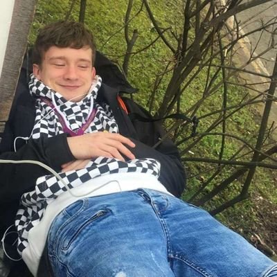 Nevan_nyom's profile picture. im actually broken