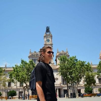 Étudiant en économie à l' UCL📈📚