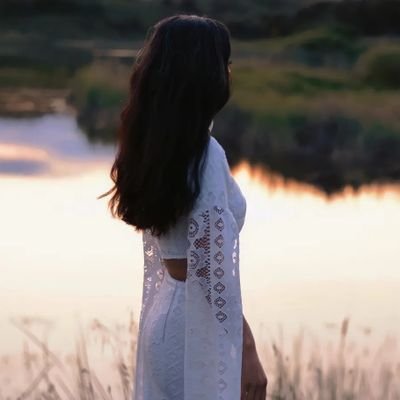 erysraa's profile picture. Günün birinde, her şey dünde kalacak...