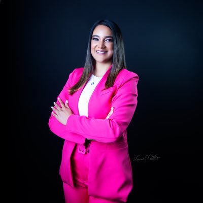 coraimavila's profile picture. Lic en Turismo, Book & Hang Lover📚💃🏼 Odio la injusticia y la Desigualdad. Sincera y Directa. Un puñado de sentimiento.. 🙇🏽‍♀️ Up to E V E R Y T H I N G :)