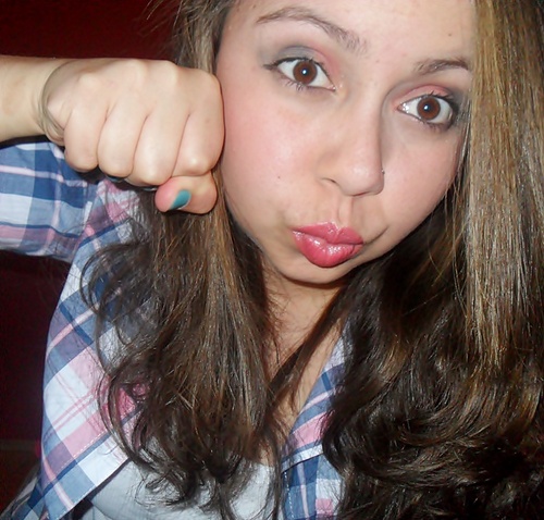 Mineira, libriana, Deus, familia, amigos,música, maquiagem, Atriz (sonho),  ;D http://t.co/ypJXFZvk57
