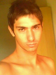 eu sou apenas mais um, em mundo imenso cheio de sonhos ,oq quer q aconteça. to no lucro