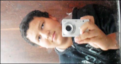 Apague com o sorriso a tristeza que existe no teu rosto.