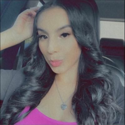_leslieyanez's profile picture. 