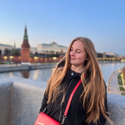 Не судите человека, пока не заколотили крышку его гроба .