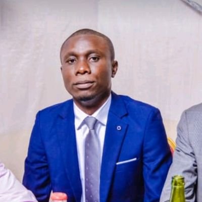 un diplôme d'ingénieur Agroéconomiste de l'Université de Kinshasa dans la faculté de sciences agronomiques, communicateur national de la cellule de recrutement.