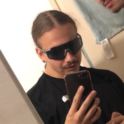 yep, the handsome guy on my pic is me (: I HAVE NO MULTIES ❌ 🇭🇺❤️