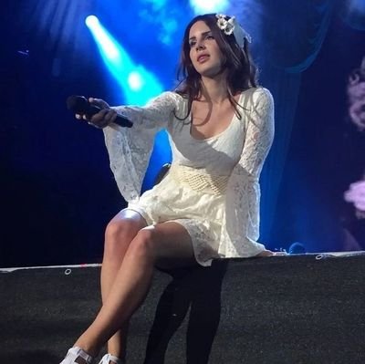 larabratzz's profile picture. 