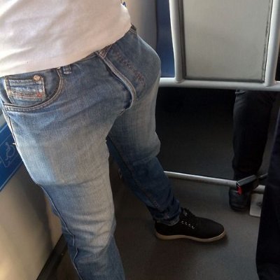Activo 100%, dotado y atlético. Solo para pasivos nalgones 100% a pelo (bareback).