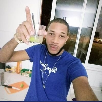 je tweet les jours que je bois et pa fen chié 🥃🍺🍻🥂🍹🍾🍷
