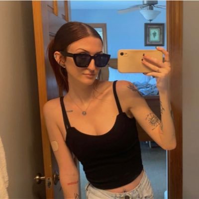 madelinehost19's profile picture. 