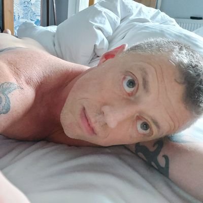 Just your average gay guy, who happens to have a tattooed cock. Love getting naked and showing off my Salamander. No under 18's 🔞