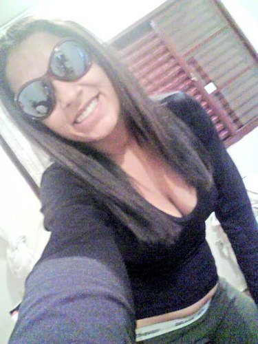 -- Prefiro ser assim com os meus mil defeitos, do que fingir ser alguém que eu nunca serei