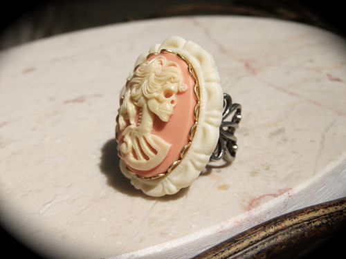 I make handmade jewelry with my own unique style. It's a little goth, fantasy, steampunk, victorian, noir, vintage, dreamy.