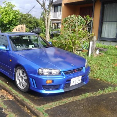 体育局自動車部通称「しゃぶ」OB。今は親友の遺品ER34SKYLINE 2ドアクーペ2,5NA5MTを大学生の息子君に返す日まで維持する為にMH23ワゴンR NA5MTと２台持ち。嫁さんはDY3Wデミオ5MT34.5万キロ。庭にはデミオの部品取り車草耐久レース用フィット、ホーネット250、検付FIAT500Cも。