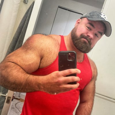 Bear who likes to eat and lift. 250ish lbs and 6’0” IG: adambear22