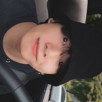 dani_swy's profile picture. Bɑngtɑn ›› My sɑfe plɑce ♡💜