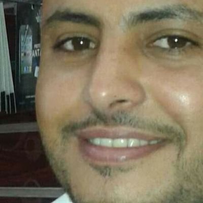 الي يتابعني علـــى الراس من فوق
عساه في حسابي من الشعر مسرور
والي يصد عنــي له الشكر مرفوق
حضوره يشرف ولـــو غاب معذور.