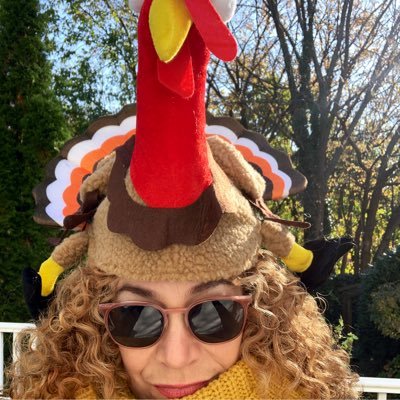 Comedian, writer, producer. Co-founder & Chief Creative Officer. Daughter of novelist Edith Layton bringing 📚 back to life. @felberama on Threads