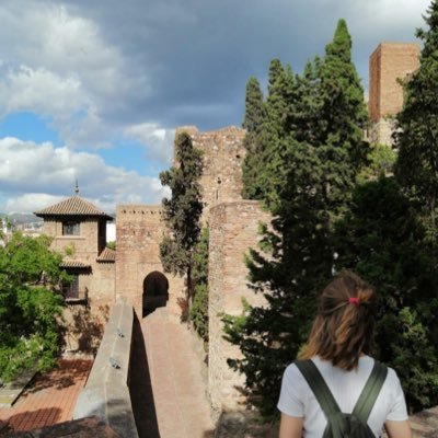 byelinglota's profile picture. learning languages and #StandWithUkraine