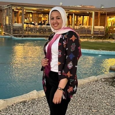 عميق مكتئب ليلا ، فرفوش تافه صباحا
👩⚕️👨👨👧👧 🎨
https://t.co/8xOZyUPs8L