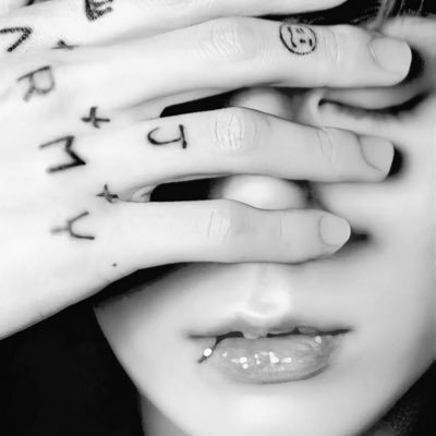 deyoobjk's profile picture. 내 눈에는, 나는 너를 기억하고, 내 마음 속에, 너를 상상해. ♥️