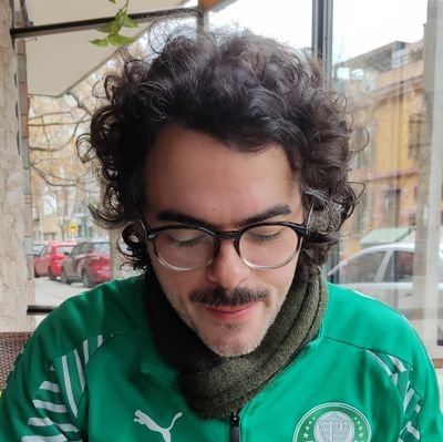 Jornalista (Unesp) e cientista social (USP).
Editor web do @sesc24demaio.
Falo de Palmeiras, política, docs e videojogos.