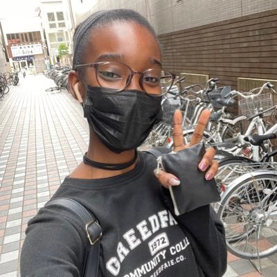 writer, space cadet, lit mag editor, #16, kawhi stan. #thebig3 advocate (feel the GLOW) ♡ P.W.C.⚠️
