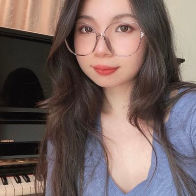 aileensun202's profile picture. I went around like a somnambulist. 🌌