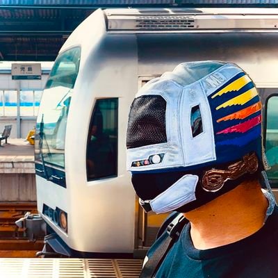 5100形かっこいいなーと眺めていたらマリンライナーにメタモルフォーゼした。お察しください。JRはジュニアと読みます読んで下さい。UDONプロレス所属。 ※左側からの呼びかけには反応が薄い場合がありますので、予めご了承下さい。
