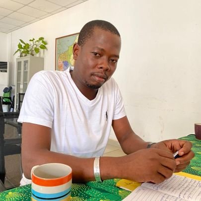 Juriste-Journaliste Producteur à Radio Ndeke Luka.