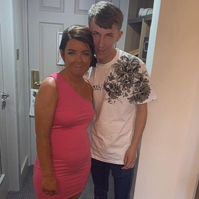 Support Manchester city 💙
Kilfrush crusaders AFC
Engaged 💍
Love my girlfriend and family 👪