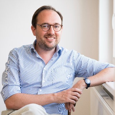 Currently writing, foresight & security-defence nerd, associate fellow @AIES_austria, former @forumalpbach, @EP_EPRS, @evamaydell,@SAISHopkins/@univienna alum