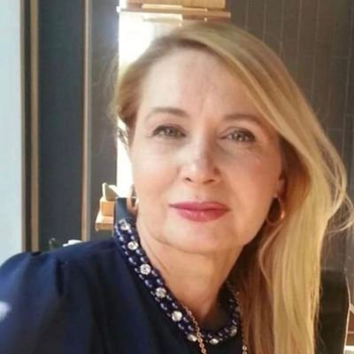 Профессиональная деятельность-дизайнер одежды. Без МОДЫ и МУЗЫКИ жить не могу.
