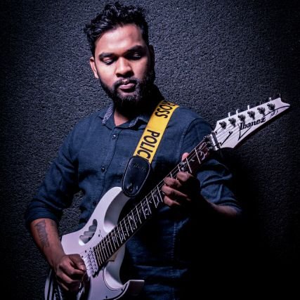 I make my own music 🎸🎵🎶
guitarist@band_sehari
music teacher 🎸
music producer 🎬🎧
sound engineer (FTIHyderabad)