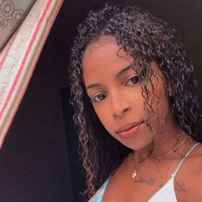 Dona de uma fé inabalável 🙏🏾
Laura Esther minha vida 👩👧❤️
Mãe e Pai eternos em meu coração 🥀🖤
Futura chefe de cozinha 👩🏾🍳
Boxe 🥊