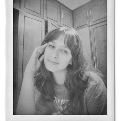 LiviaMarchezan's profile picture. 