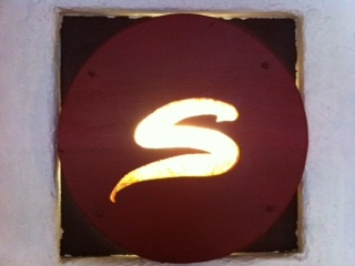 bar_la_piedra's profile picture. 辻堂のスペインバルです☻営業時間14時～2時。スペインのビオワイン数種そろえてます。スペイン料理、自家製燻製あります！にこにこ農園の無農薬野菜料理もあります。フラメンコライブも開催します！