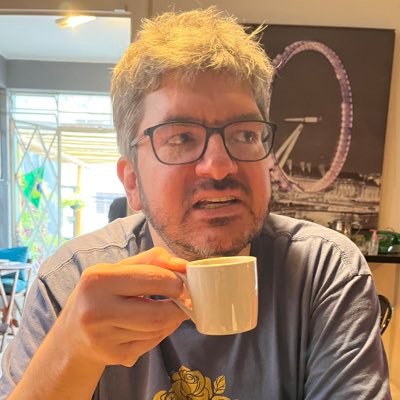 Pai, jornalista, trocadilhista e terraglobista | ele/dele; he/him