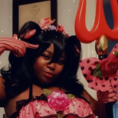 (●´∀｀●)/ I'm Strawberry!🍓 23 * she/they * black cosplayer!! * blmatsus dni!!! 
https://t.co/haFH6Zn4jD
Join our POC cosplayers amino: https://t.co/zvCETgIWmm